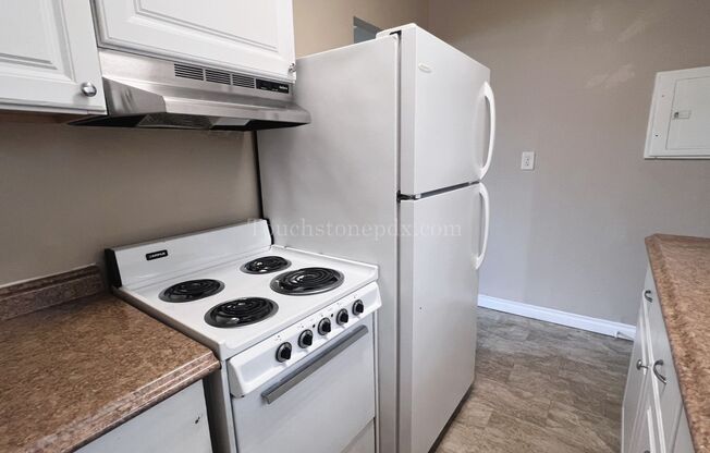 2 beds, 1 bath, $1,295