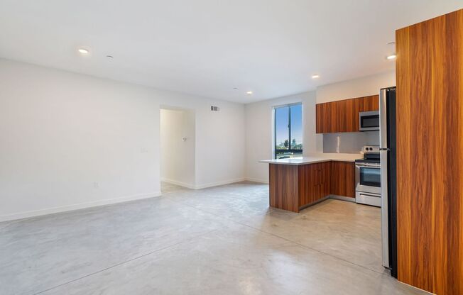 2 beds, 2 baths, 805 sqft, $2,925, Unit 419