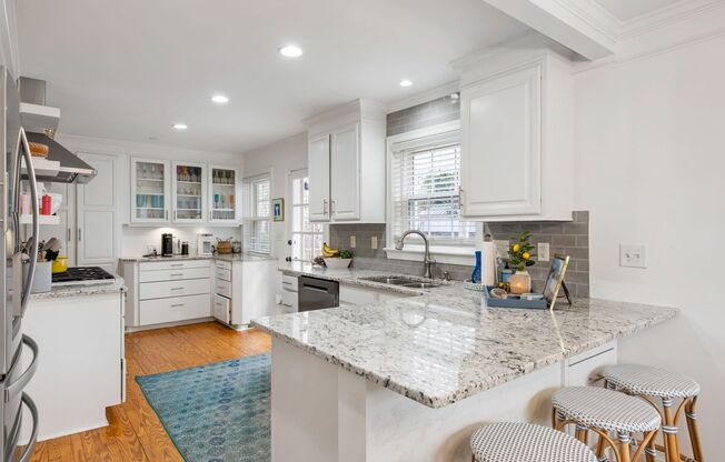 3BD/3BA PLUS LOFT AND DETACHED ADU Located in SOUTH WINDAMERE-Available May 1, 2026!