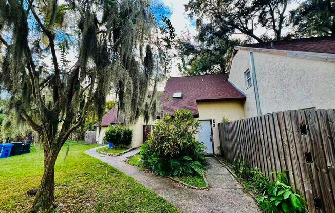 Nice 2bed and 1.5 bath townhouse near USF