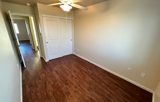 3 beds, 2.5 baths, 1,194 sqft, $1,595, Unit Unit 12
