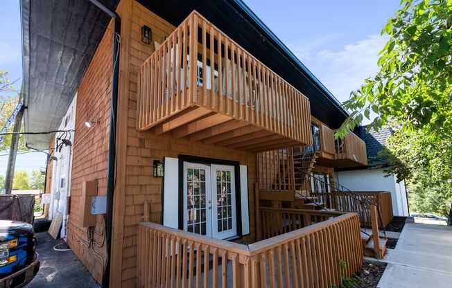 3909 Kenwood Ave.