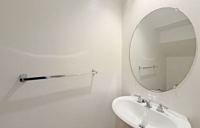 Beautiful 2B/2.5BA in The Elysian Complex! Washer/Dryer & Garage!