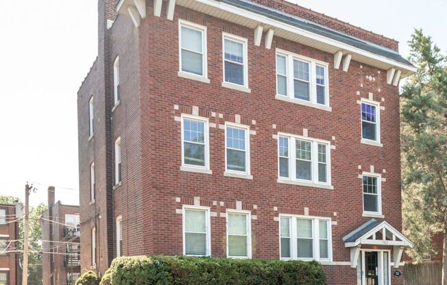 762 Kingsland