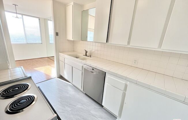 1 bed, 1.5 baths, 715 sqft, $3,000, Unit 808