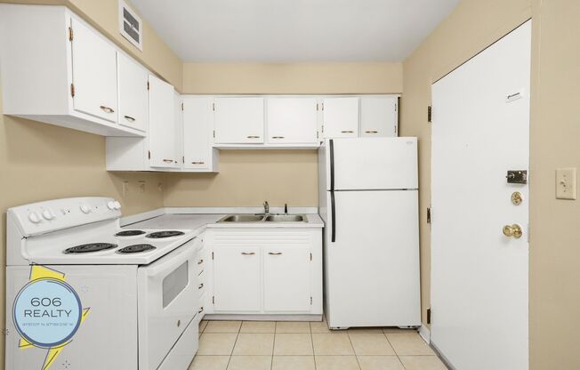 Melrose Park Apts Heat & Parking Included! Quiet Building!
