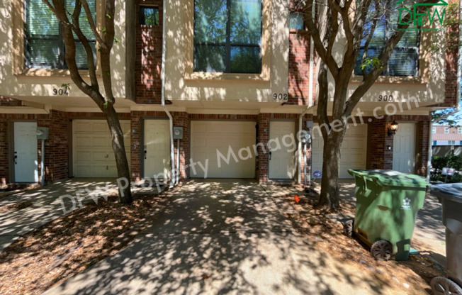 Modern 3-Story Townhome Near AT&T Stadium – Stylish Living in Arlington!