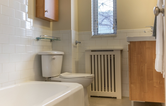 1 bed, 1 bath, 701 sqft, $2,625, Unit 219