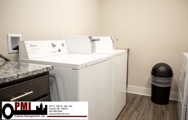 2 beds, 1 bath, $1,000, Unit 4001 Holdrege St. #2