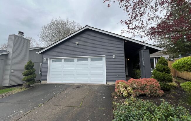 Charming 3 Bed 2 Bath home in Beaverton! Private Yard and Ensuite Bathroom!
