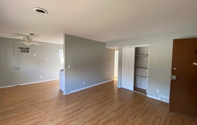 2 beds, 1 bath, $825, Unit 3