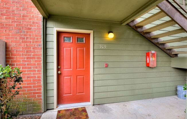 2 beds, 1 bath, 900 sqft, $1,100, Unit 1219