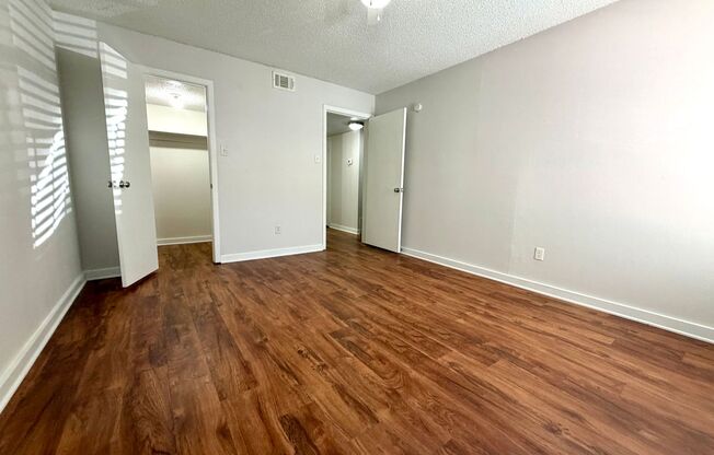 2 beds, 1 bath, 900 sqft, $1,299, Unit ELP2202-131
