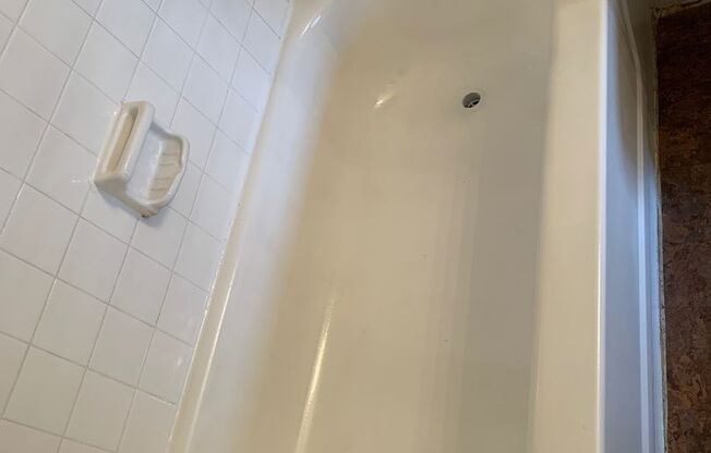 1 bed, 1 bath, 470 sqft, $745, Unit 915