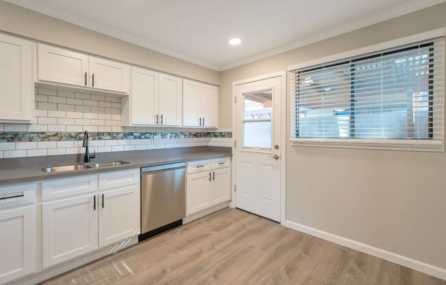 2 bedroom 1 bath in Boutique property!