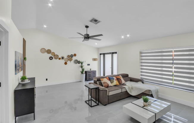 7381 NW 35 CT