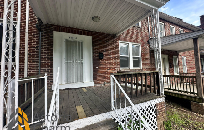 4 bedroom 1 bath or 3 bedroom + den AVAILABLE NOW!