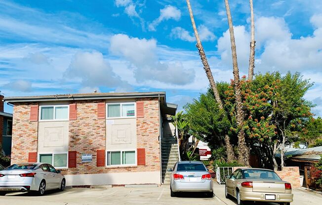 2 beds, 1 bath, $2,595, Unit 1954 1/2 Oliver Avenue