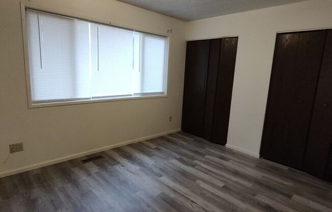 2 beds, 1 bath, $1,100, Unit 1049