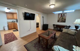 2 beds, 1 bath, $1,495, Unit 3