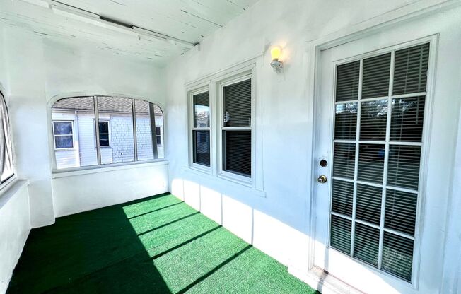 Charming 2nd Floor, 3 Bedroom duplex next to Lafayette Park