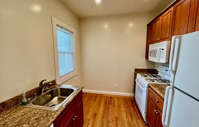 Studio, 1 bath, $2,400, Unit 6