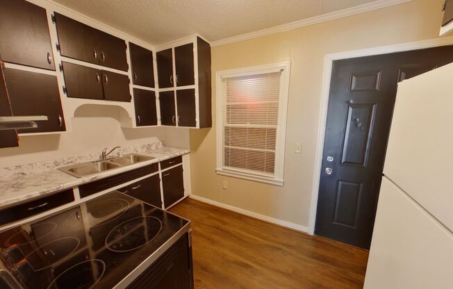 2 beds, 1 bath, $795