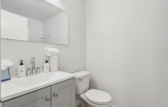 1 bed, 1 bath, 350 sqft, $1,352, Unit 207