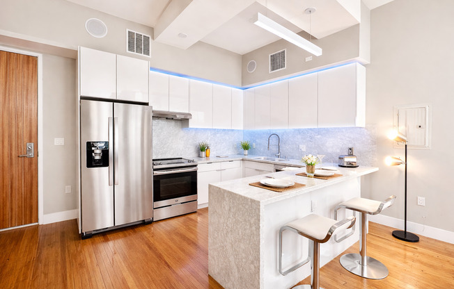 1 bed, 1 bath, 555 sqft, $3,100, Unit 812