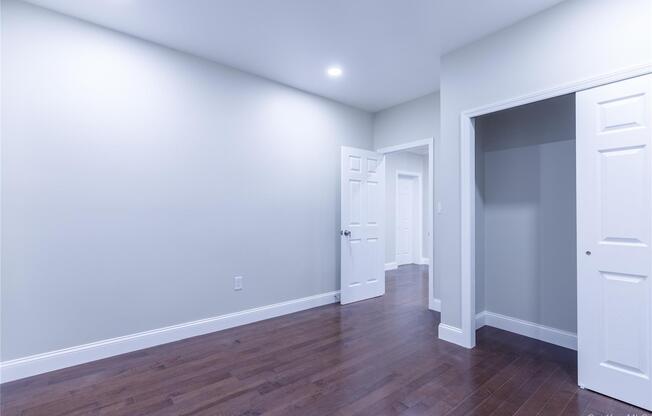 3 beds, 2 baths, 900 sqft, $3,300