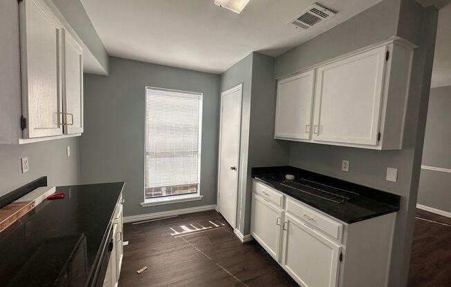 3 beds, 2 baths, $2,300