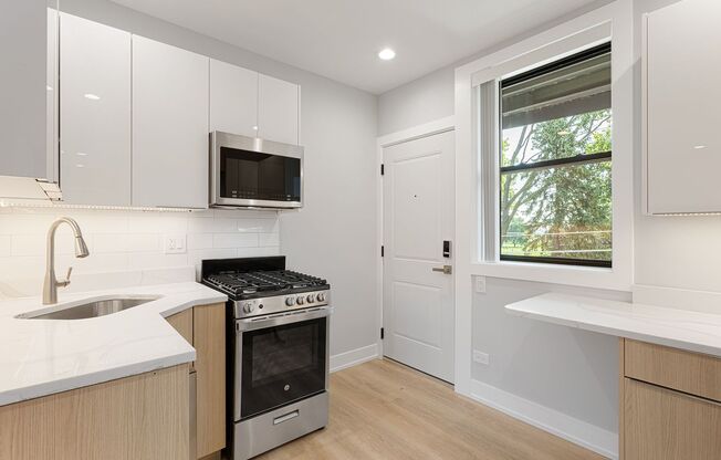 2 beds, 2 baths, 657 sqft, $2,250, Unit 1550-1D