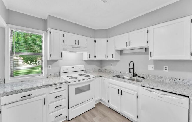 2 beds, 1.5 baths, 1,600 sqft, $1,295