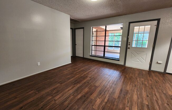 3/2/1 off the Loop / Mins to Downtown New Braunfels & Gruene / Fridge / Sun Room / Fenced in Yard / CISD