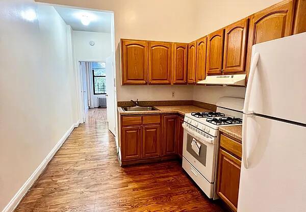 424 E 83 ST