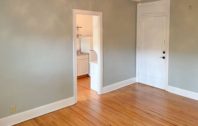 Studio, 1 bath, 400 sqft, $952, Unit 612 - 103