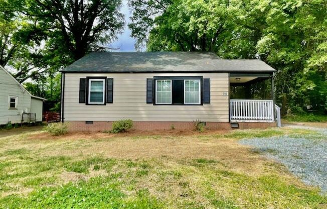 Ranch style 2 bedroom 1 bath home . Located near N. Graham St close to I-77