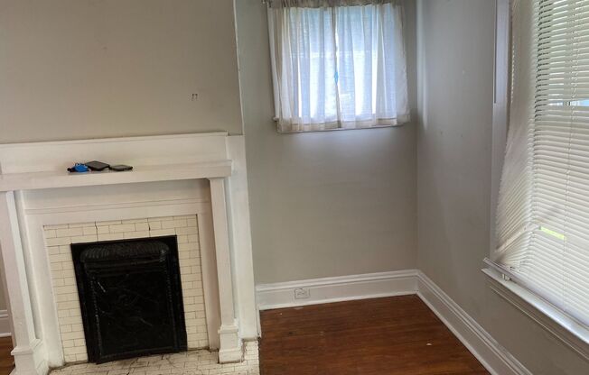 3 beds, 1 bath, $2,200