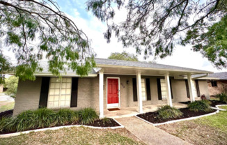 902 PYRAMID DR
