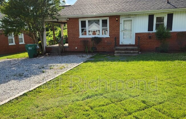 1206 BLUE JAY LN