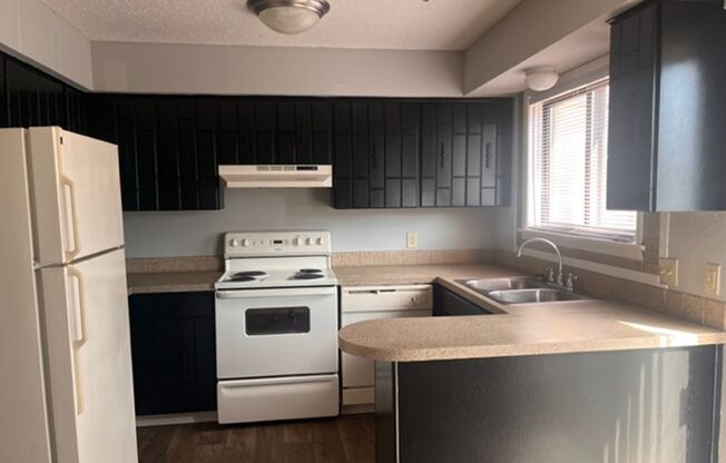 2 beds, 1.5 baths, 1,698 sqft, $1,275, Unit 1303