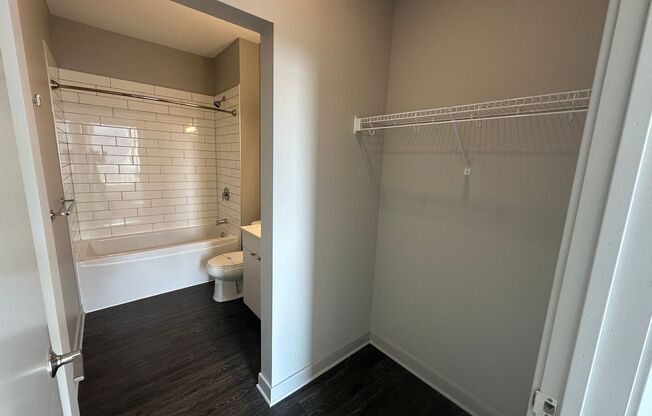 2 beds, 2 baths, 992 sqft, $2,295, Unit 300