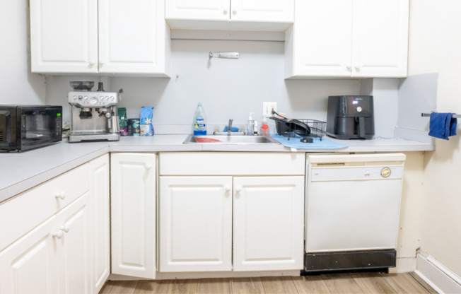 Furnished Dorm Style Housing Near BU w ALL Utils Included and Bi-Weekly Pro Cleanings.