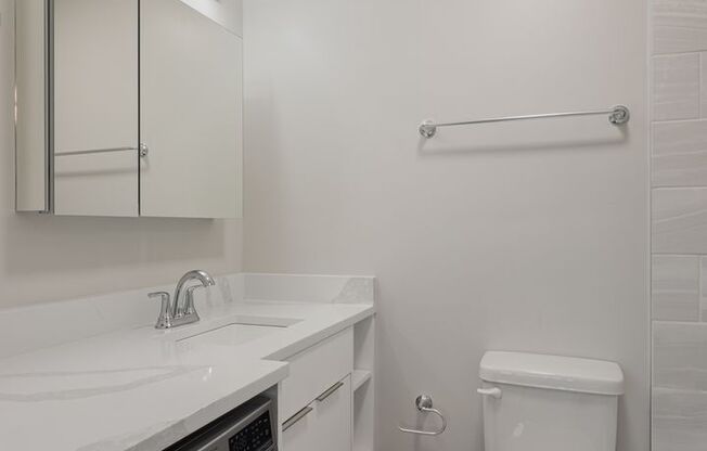 1 bed, 1.5 baths, 667 sqft, $2,400, Unit 8L
