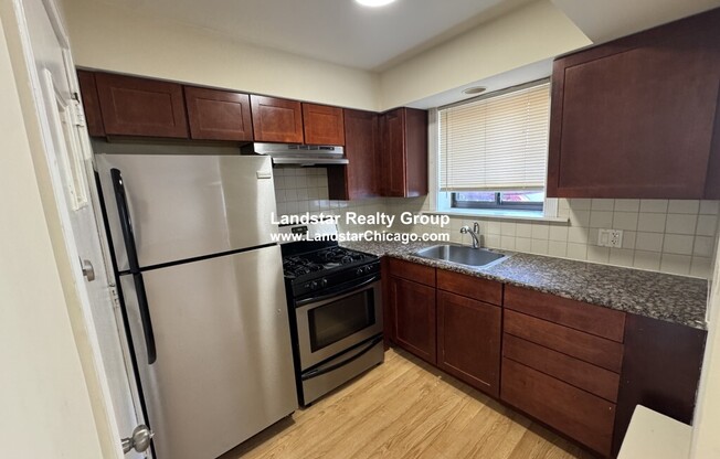 2704 W LUNT
