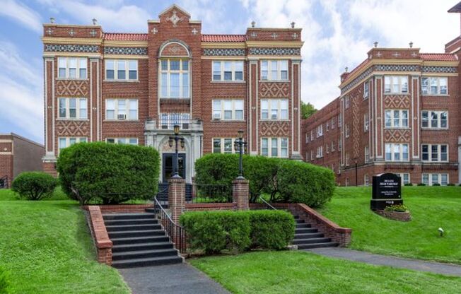 1 bed, 1 bath, 693 sqft, $1,325, Unit 15-107