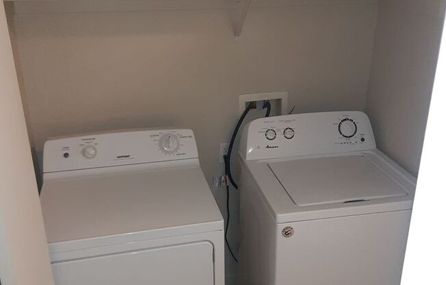 3 beds, 2 baths, 1,076 sqft, $2,200, Unit 2004