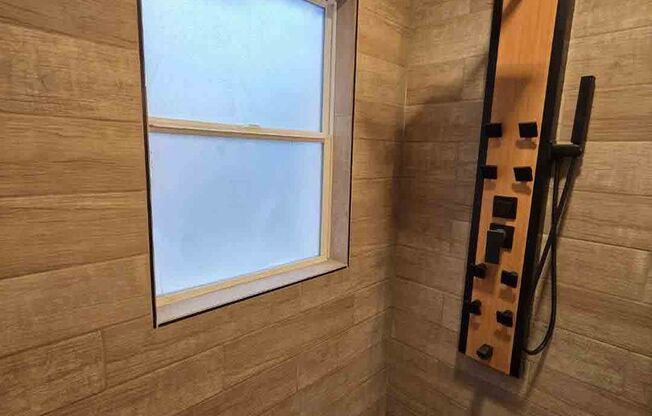 Fully Upgraded 2 Bed 1 Bath