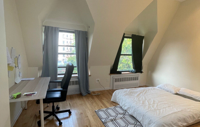 1 bed, 1 bath, $3,000, Unit 5