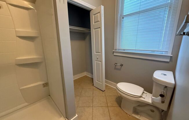 Room for Rent at 1914 Barnard St., Savannah, GA – (Utilities Included!)